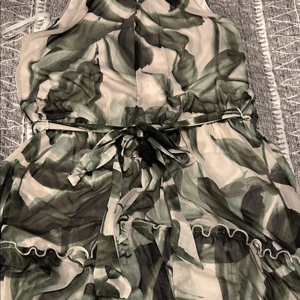 Elegant Green Leaf Maxi Dress - Picture 4 of 5